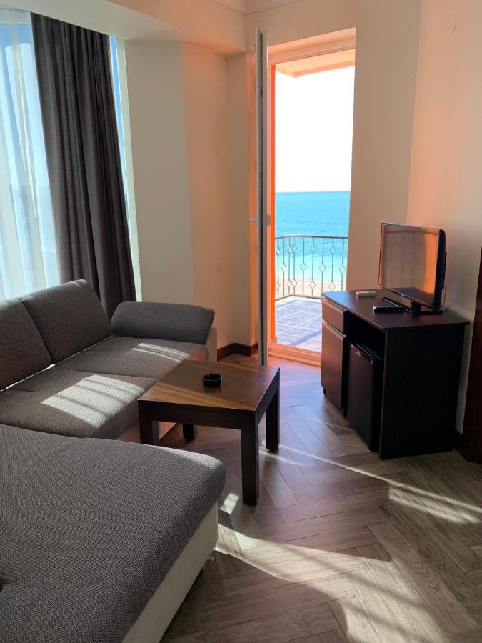Hotel Neptun 크바리아티 외부 사진
