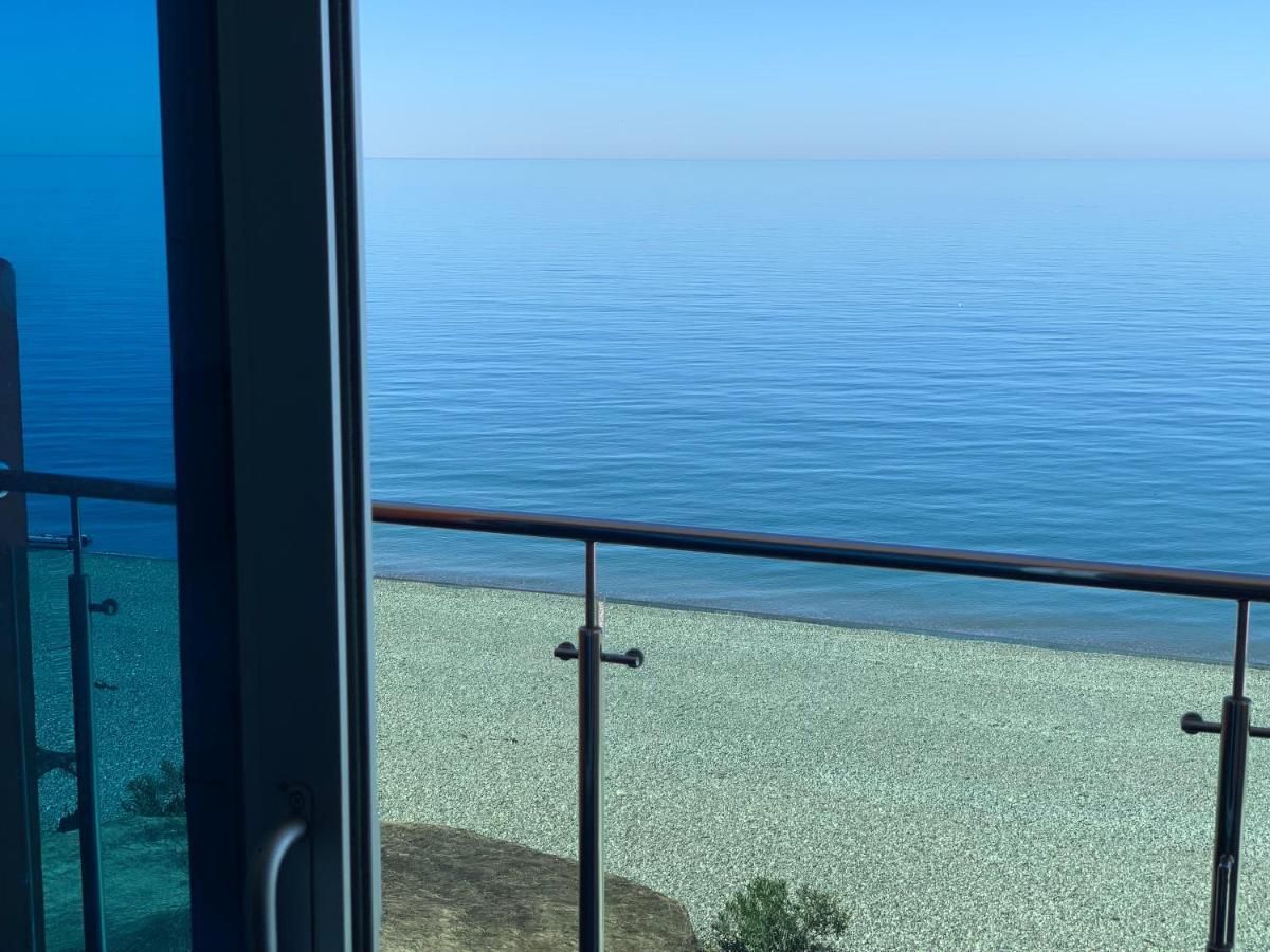 Hotel Neptun 크바리아티 외부 사진