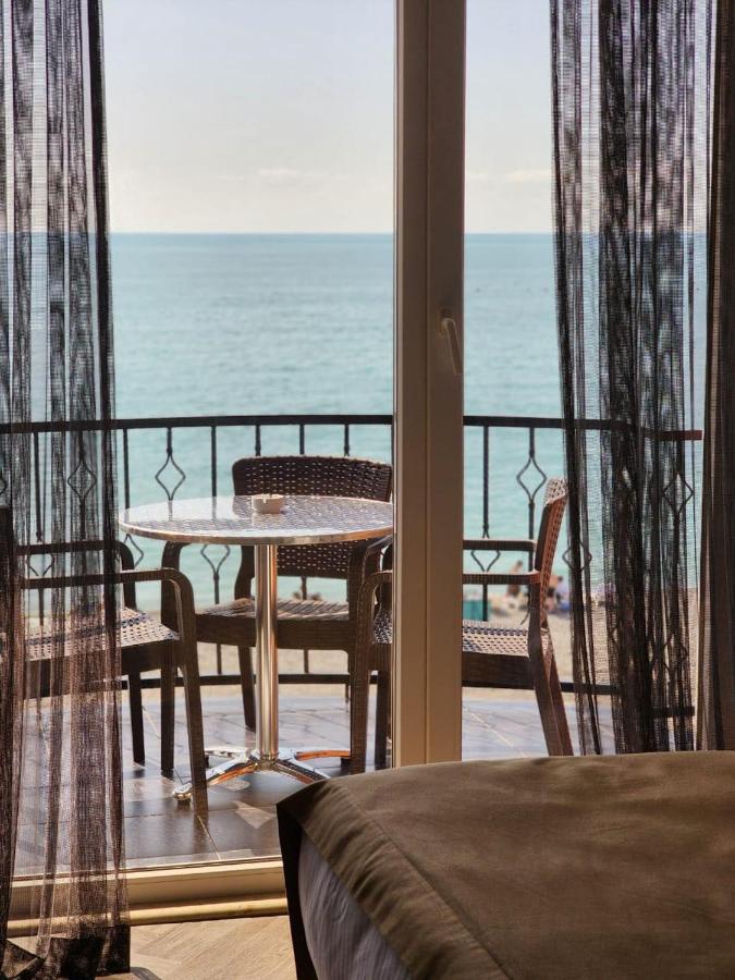 Hotel Neptun 크바리아티 외부 사진