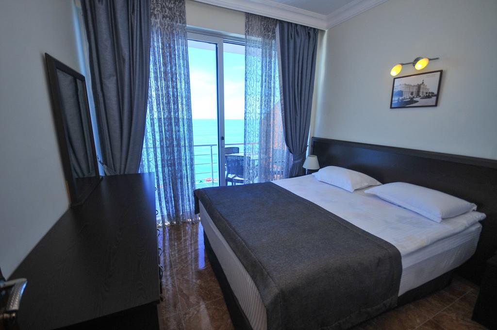 Hotel Neptun 크바리아티 외부 사진