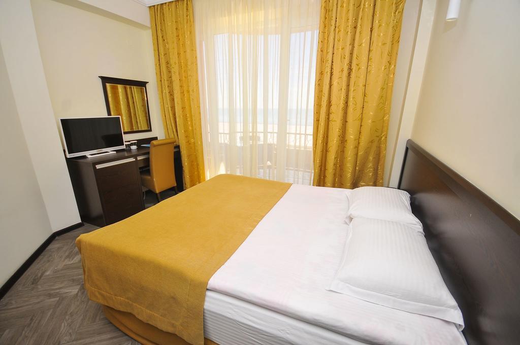 Hotel Neptun 크바리아티 외부 사진