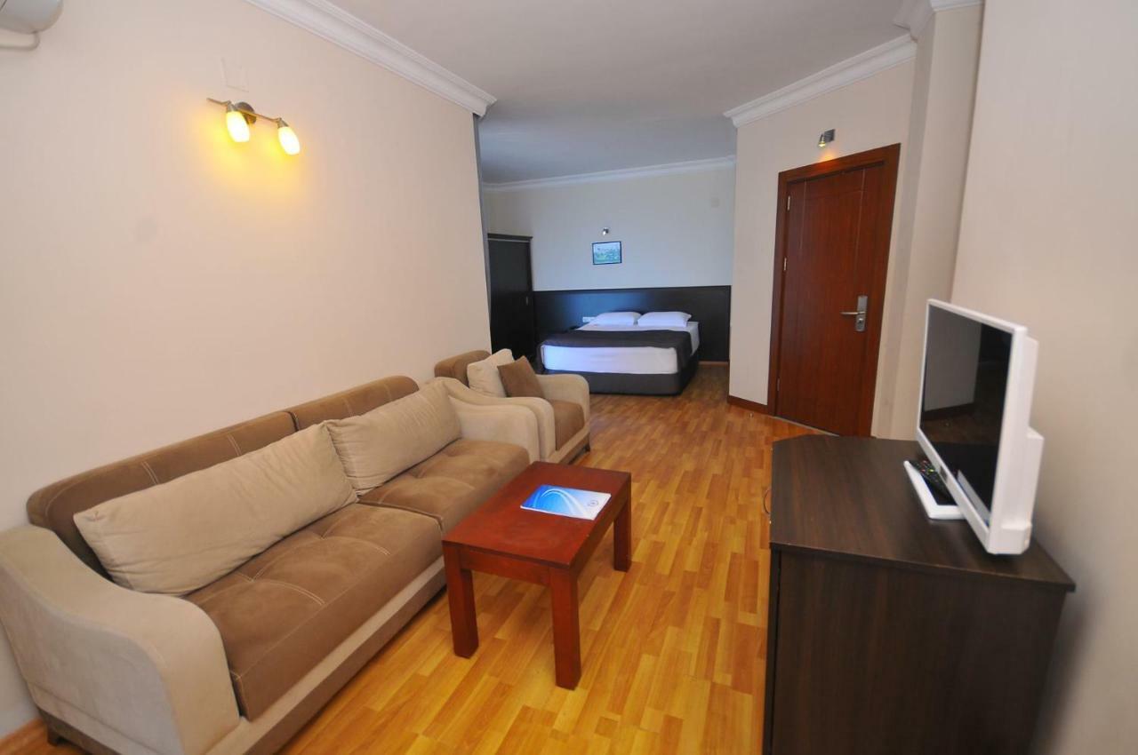 Hotel Neptun 크바리아티 외부 사진